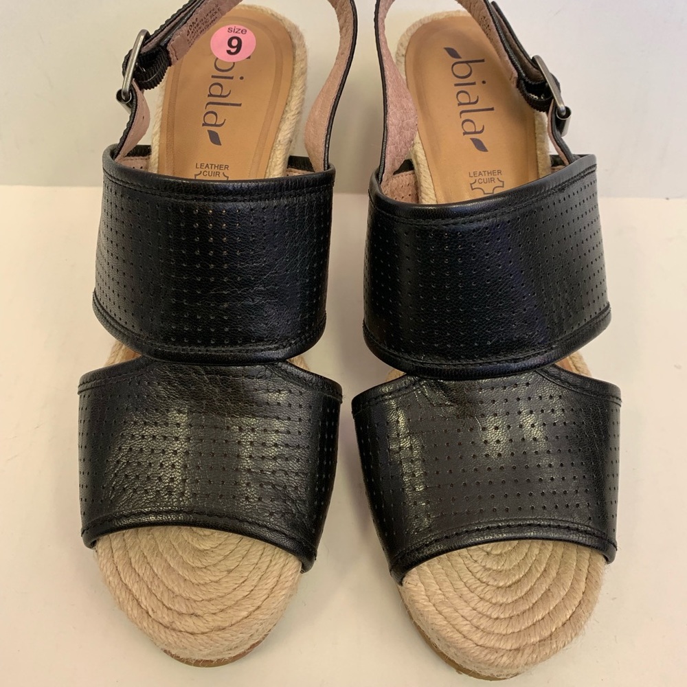 Biala Wedge